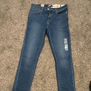 Levi’s Slimming Skinny Blue Jeans